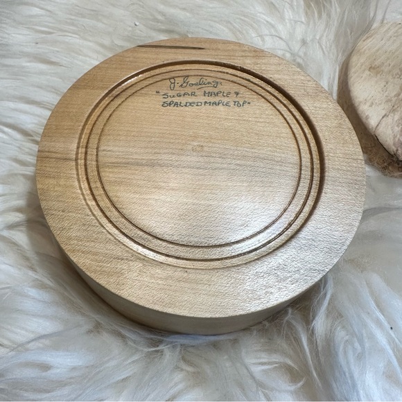 Handmade round box with lid sugar maple - Picture 5 of 9